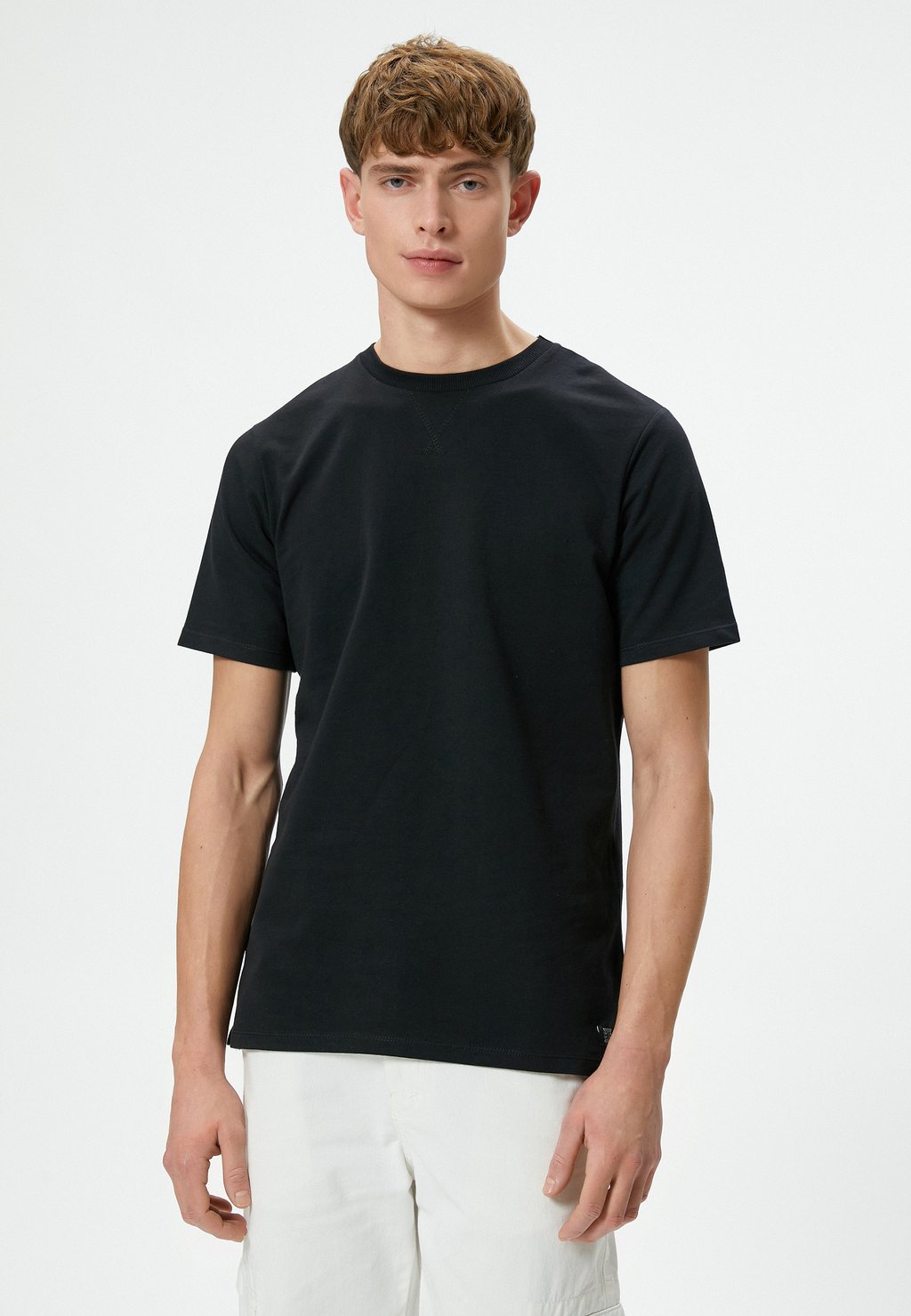 

Базовая футболка CREW NECK SHORT SLEEVE Koton, цвет black