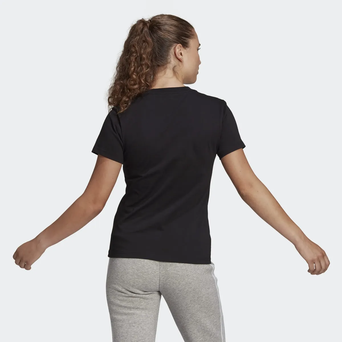 Футболка Adidas Sportswear "LOUNGEWEAR ESSENTIALS LOGO", белый — фото 2