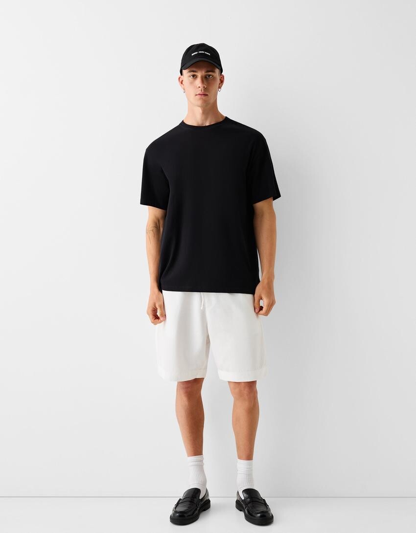 

Широкие шорты-бермуды Bershka, белый
