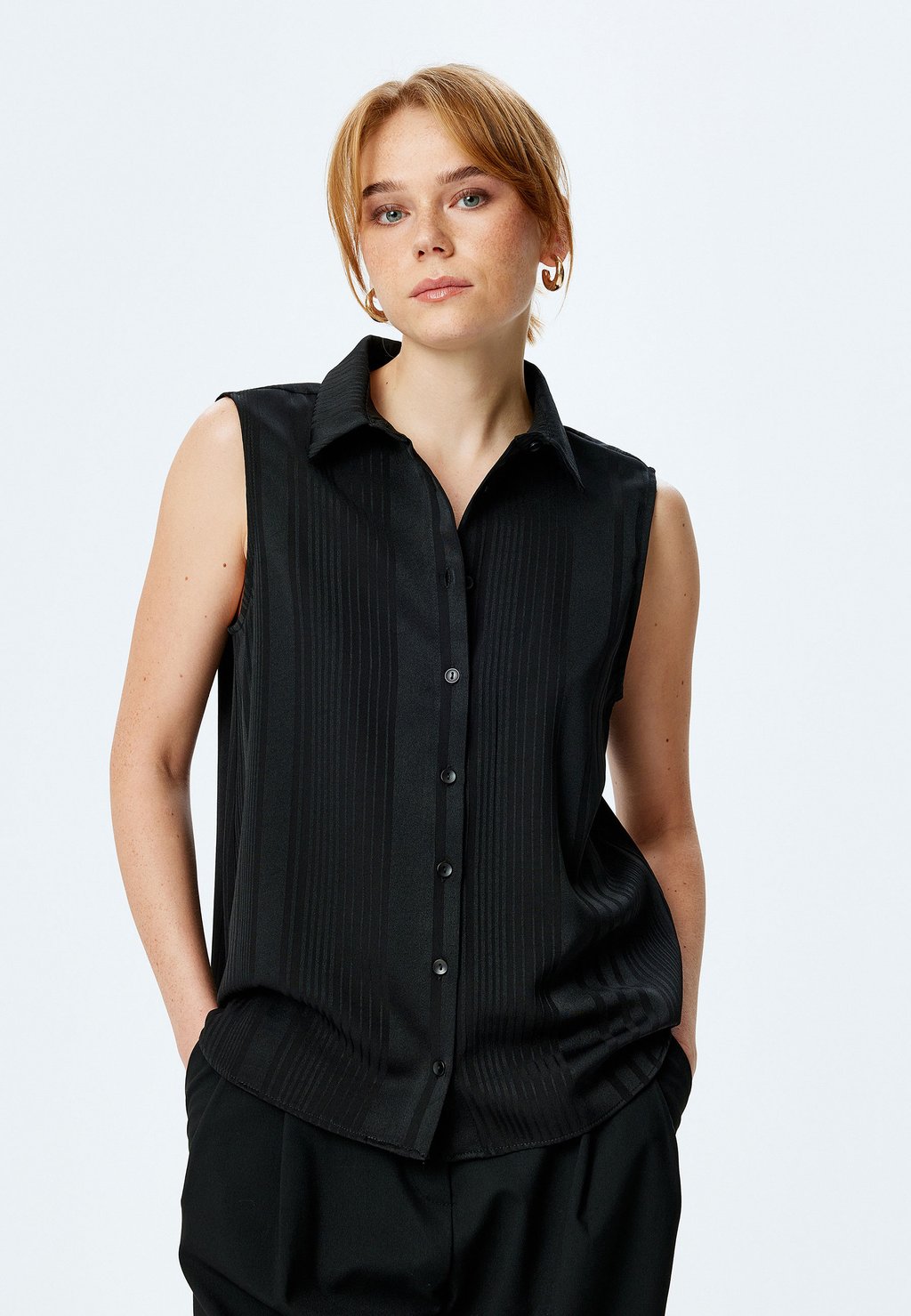

Блузка на пуговицах SLEEVELESS PLEATED - Top Koton, черный