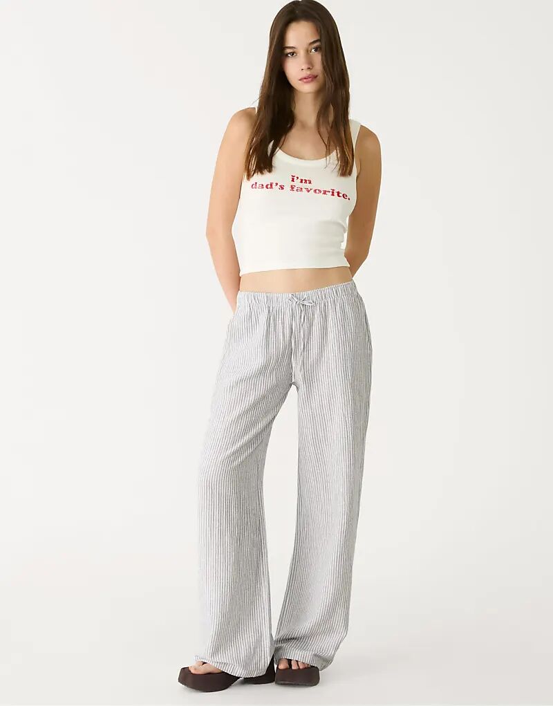 

Брюки Stradivarius Flowing из льняной смеси в полоску коричневого цвета