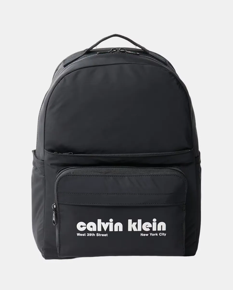 

Круглый рюкзак с принтом Calvin Klein, черный