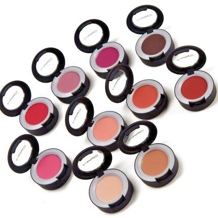 

Мягкие матовые тени для век Powder Kiss, Mac