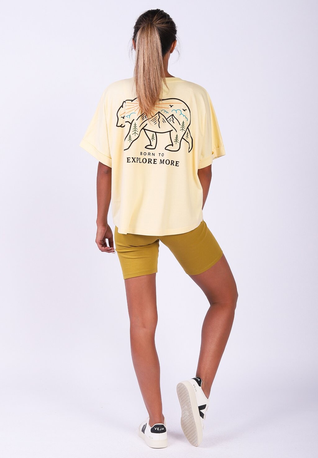 

Футболка с принтом BORN TO EXPLORE MORE Watapparel, цвет butter