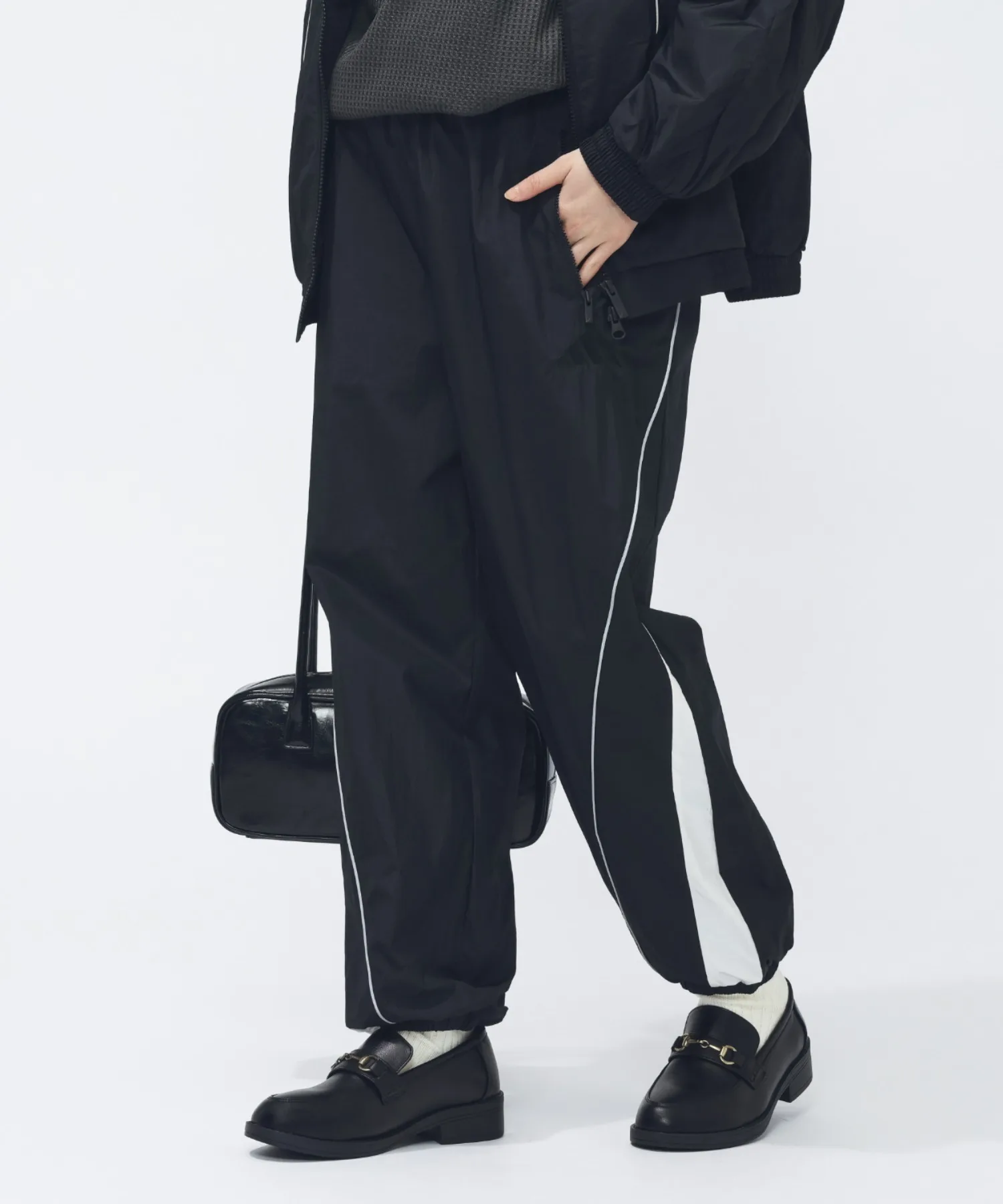Женские брюки спортивные adidas STSV Woven Pants серые — фото 2
