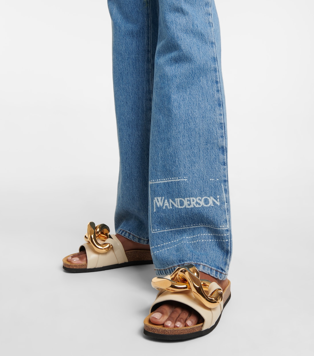 Декорированные кожаные шлепанцы JW Anderson, бежевый — фото 4