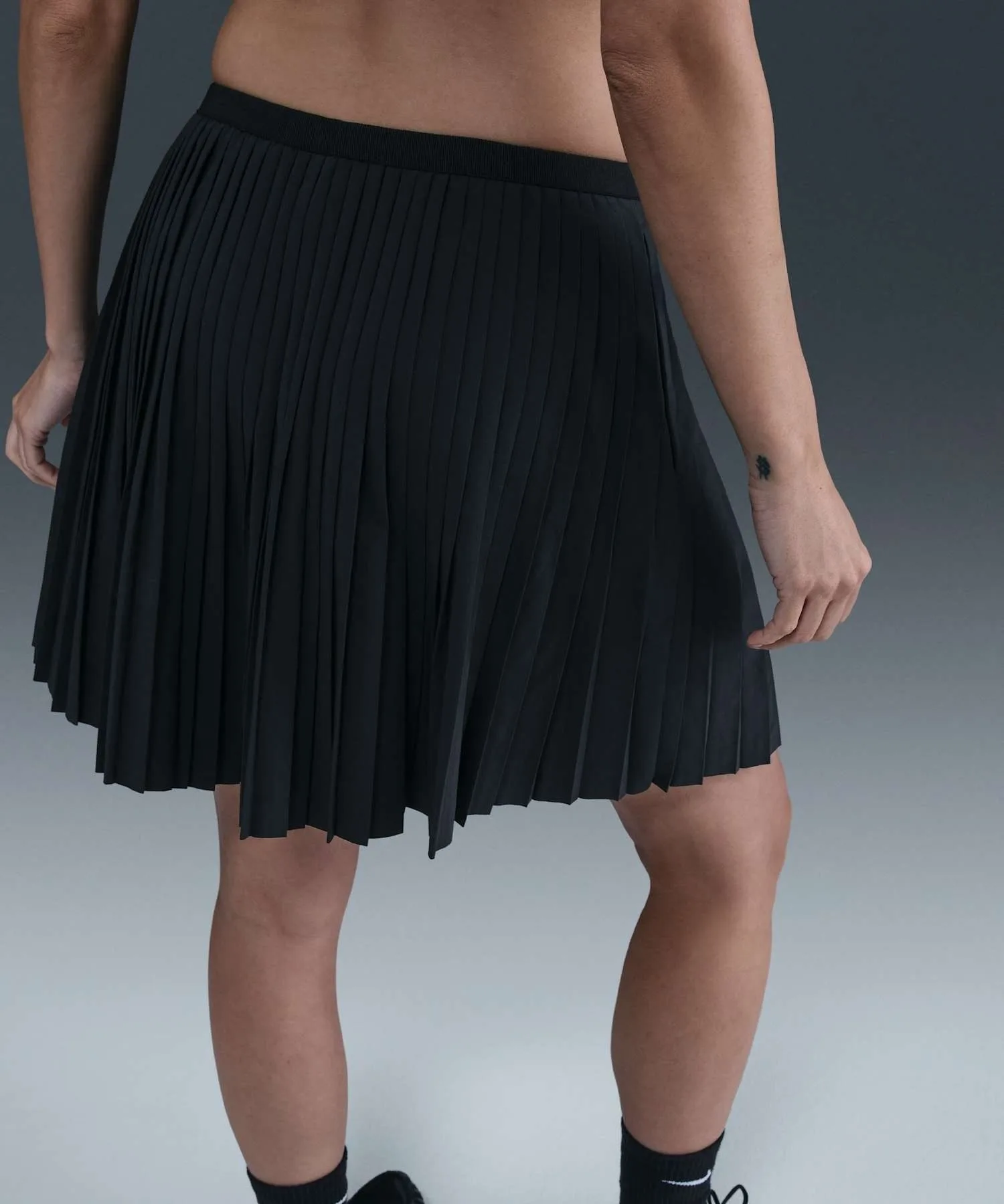 Женская юбка спортивная с плиссировкой Nike Sportswear Pleated Skirt IM7464-010 черная — фото 4