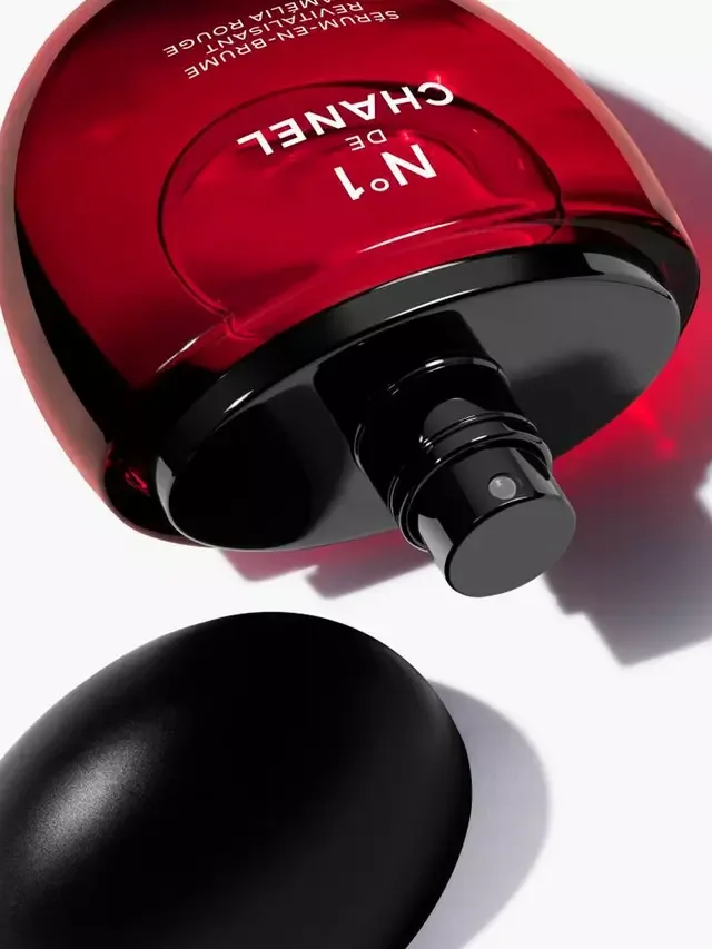 Сыворотка Chanel — Спрей №1 De Red Camellia защищает, успокаивает и придает сияние кожи, 50 мл — фото 2