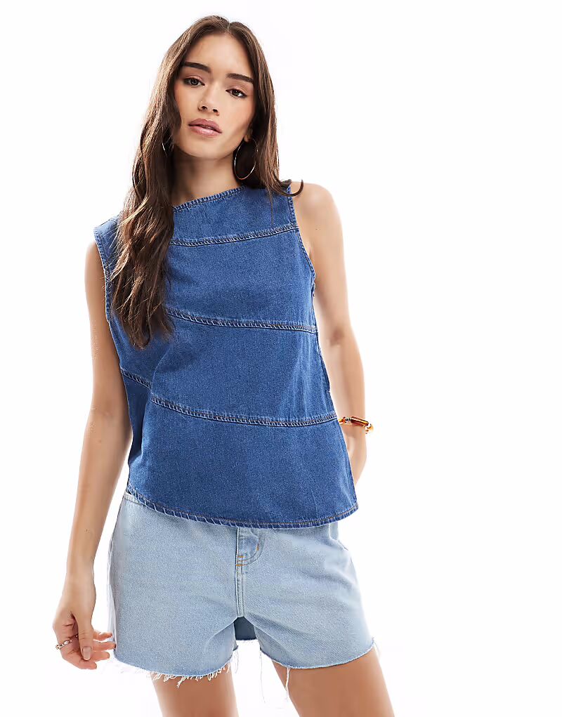 

Асимметричный джинсовый топ ASOS DESIGN с открытыми швами в средне-синем цвете
