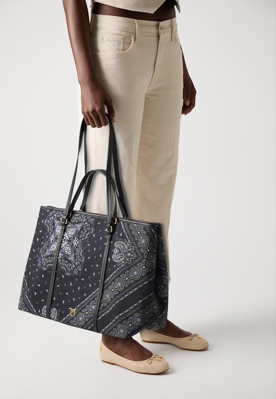 

Сумка-шоппер Pinko RICICLATO STAMPA , Black/Antique Gold-Coloured/Black