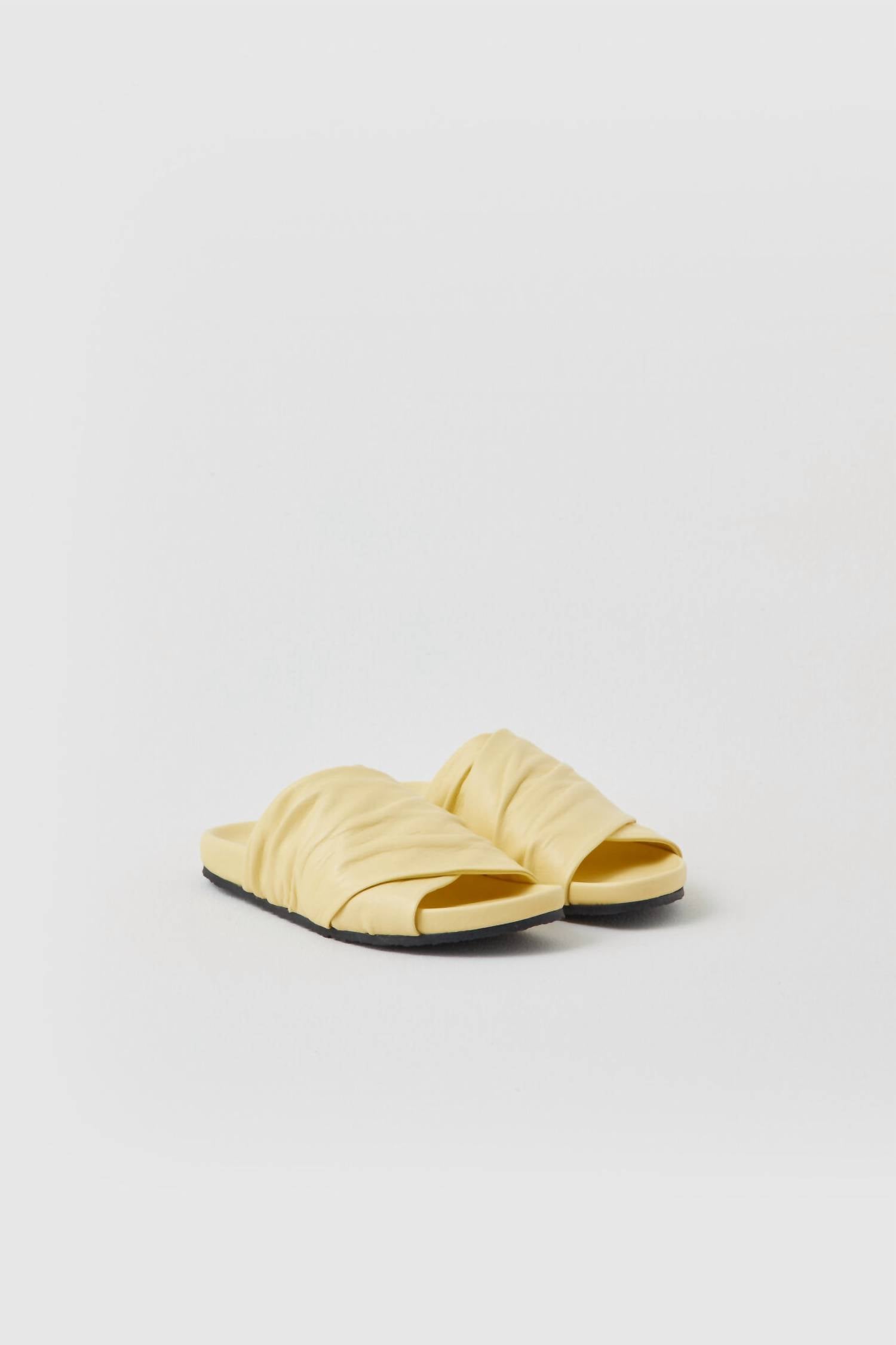 Женские итальянские кожаные сандалии Cross в цвете Yellow Orchid CLOSED — фото 2
