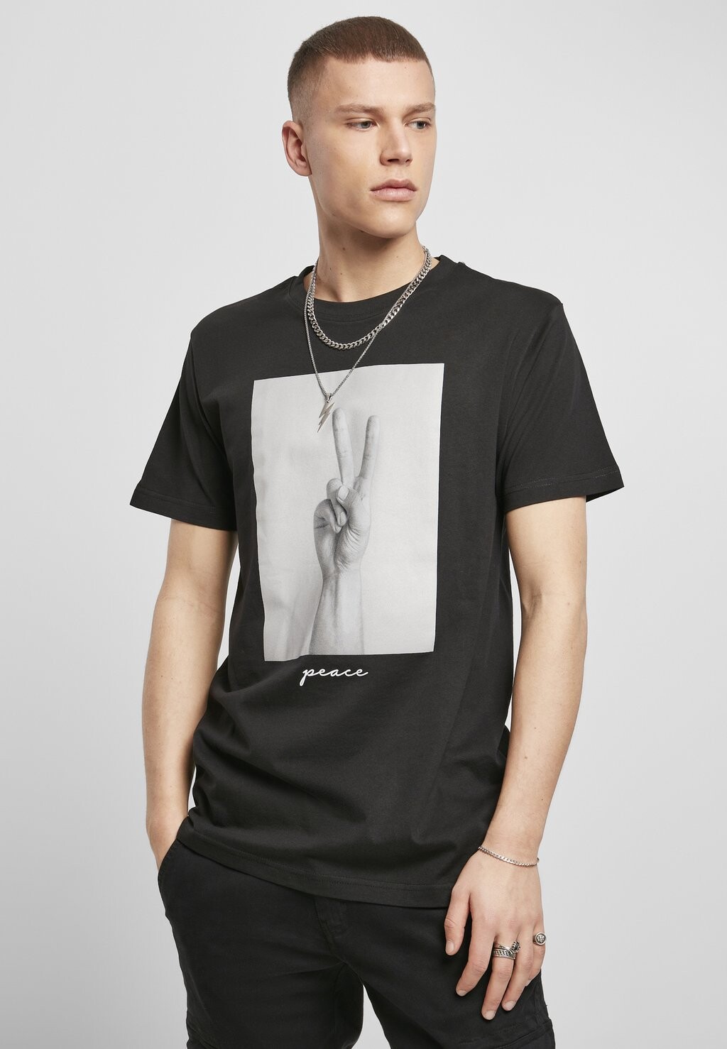 

Футболка с принтом PEACE SIGN Mister Tee, черный