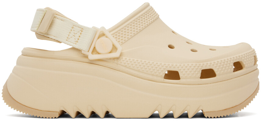 

Бежевые сабо Hiker Xscape Crocs, цвет Vanilla