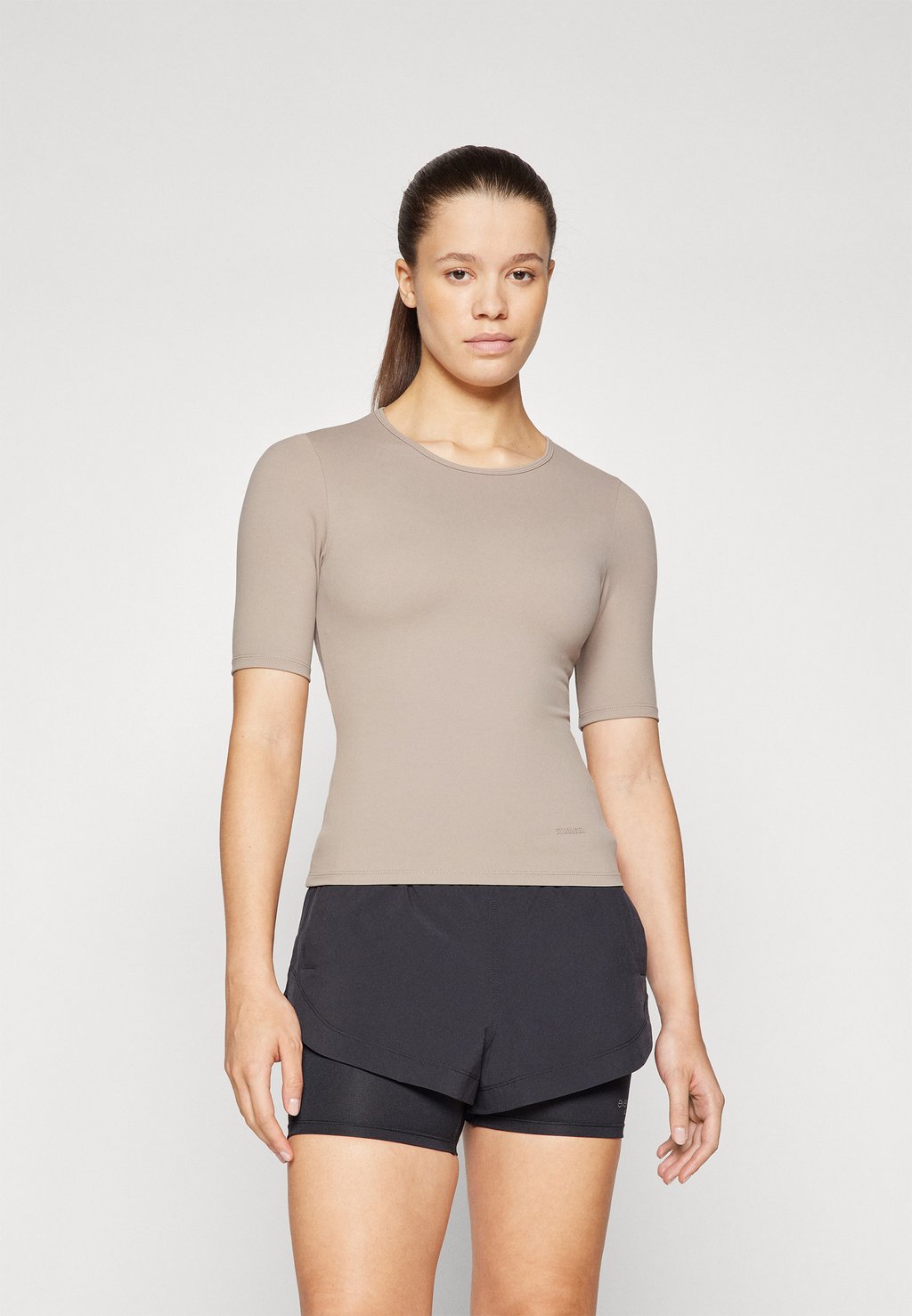 

Базовая футболка SOFT TEE Stronger, серо-коричневый
