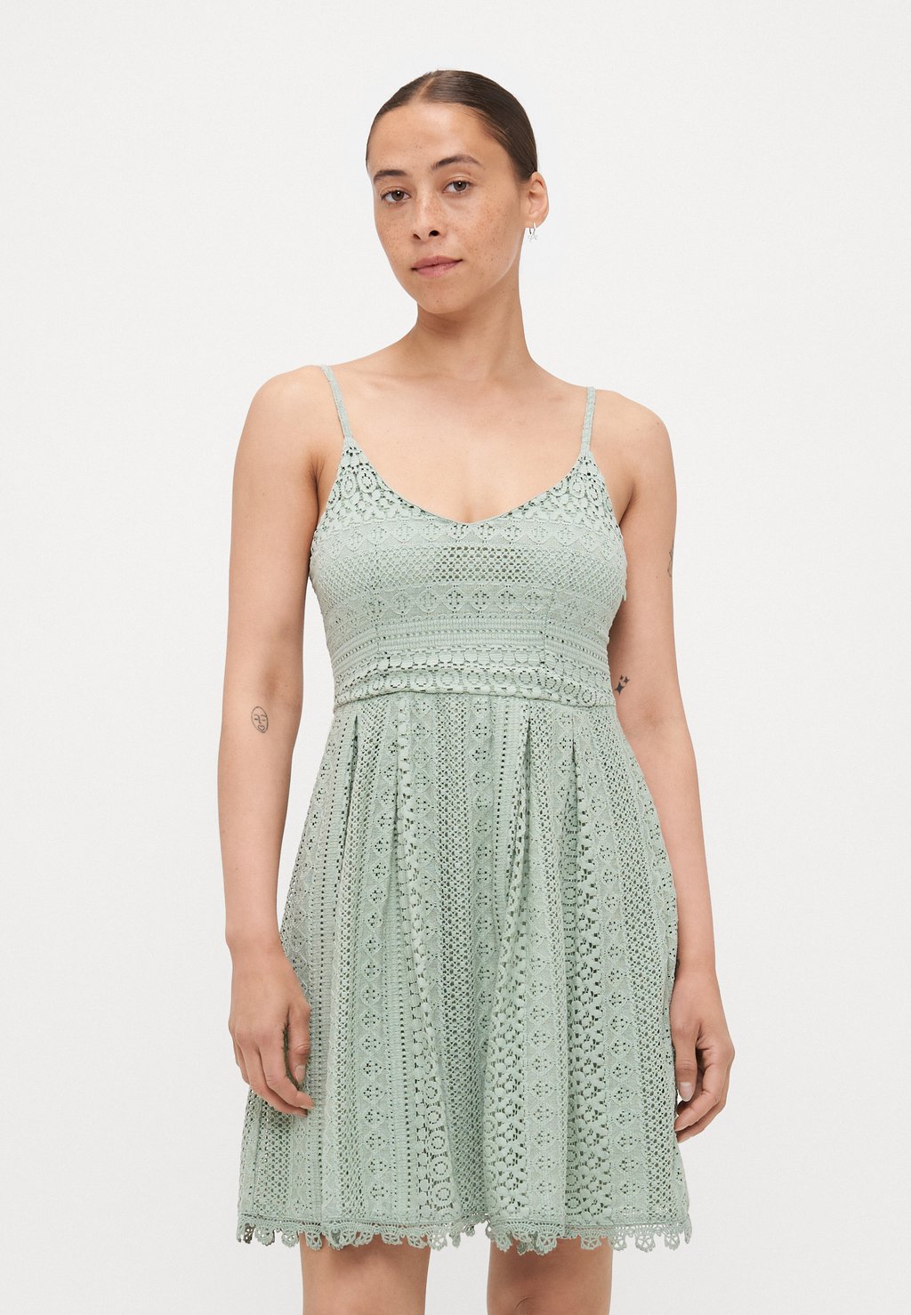 

Повседневное платье ONLHELENA SHORT DRESS ONLY Petite, зеленый