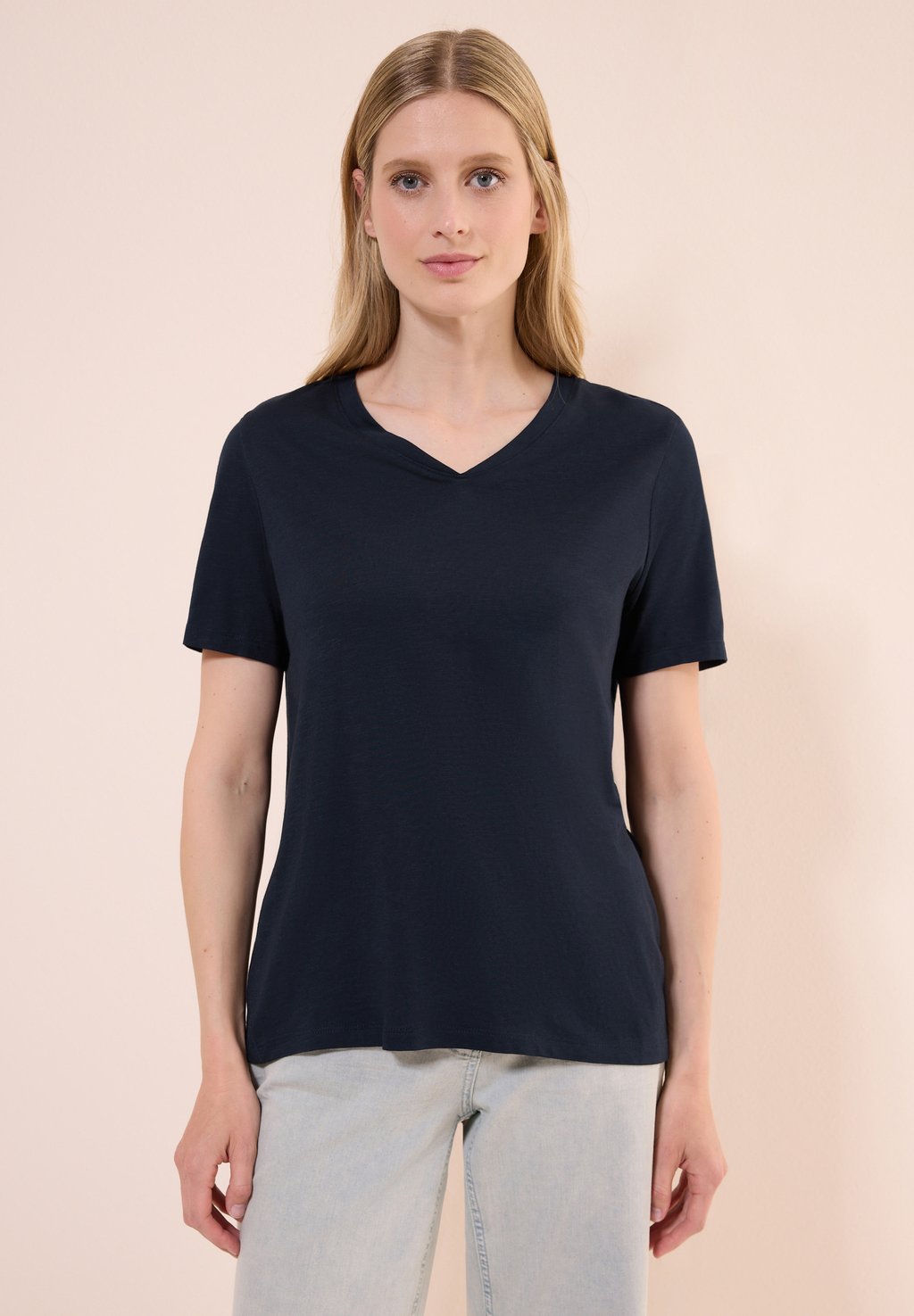 

Базовая футболка V-NECK Cecil, темно-синий