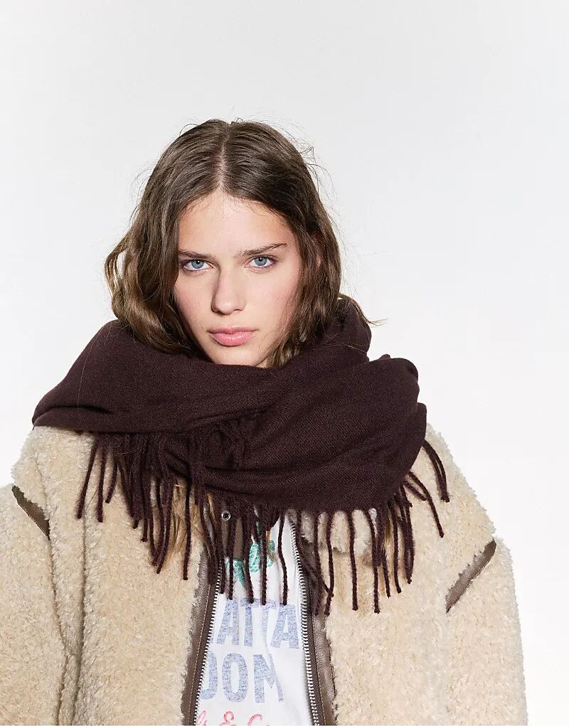 

Шарф с бахромой Pull&Bear коричневого цвета
