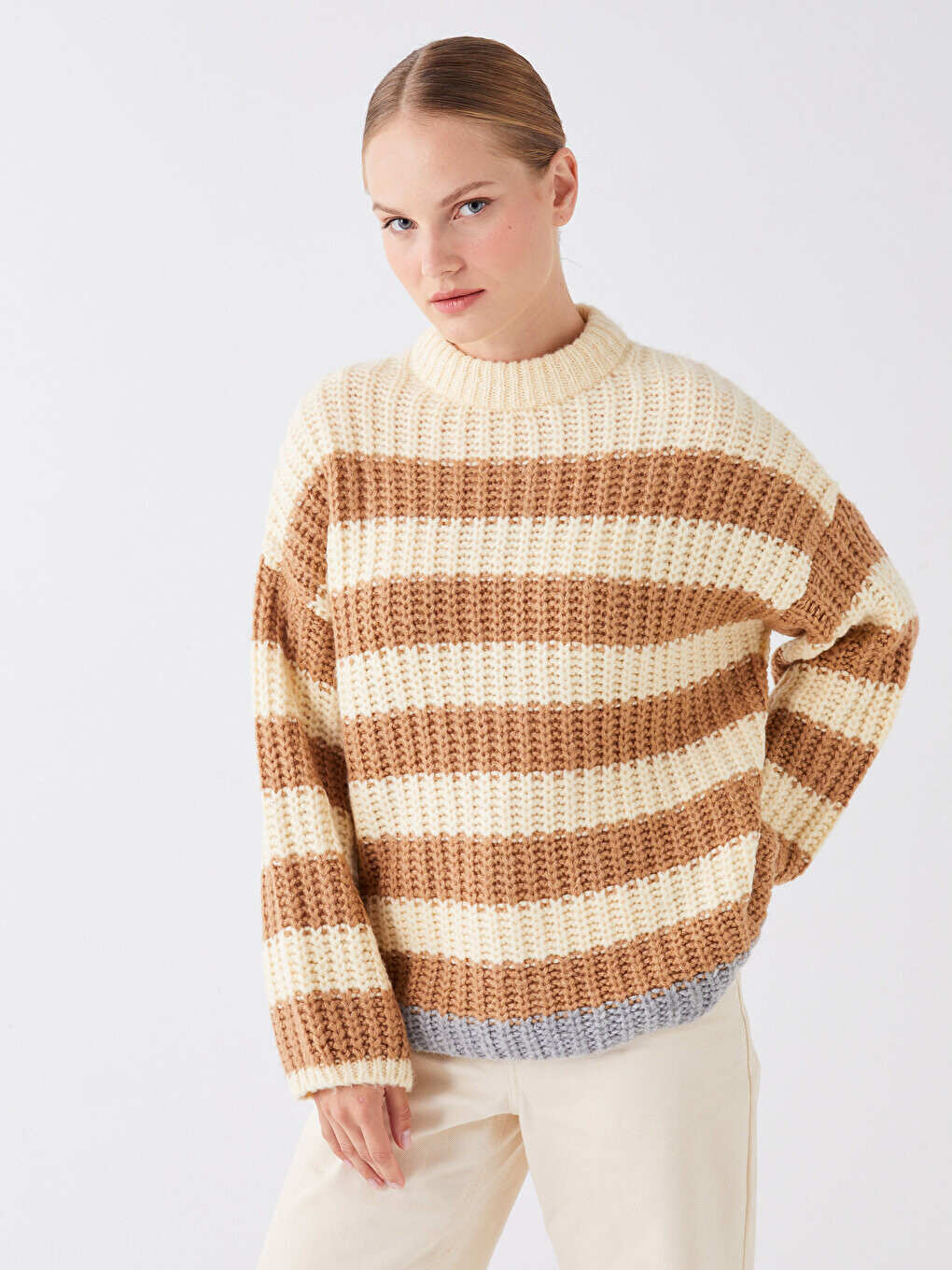 

Женский трикотажный свитер оверсайз с круглым вырезом и длинными рукавами с цветными блоками LCW Modest