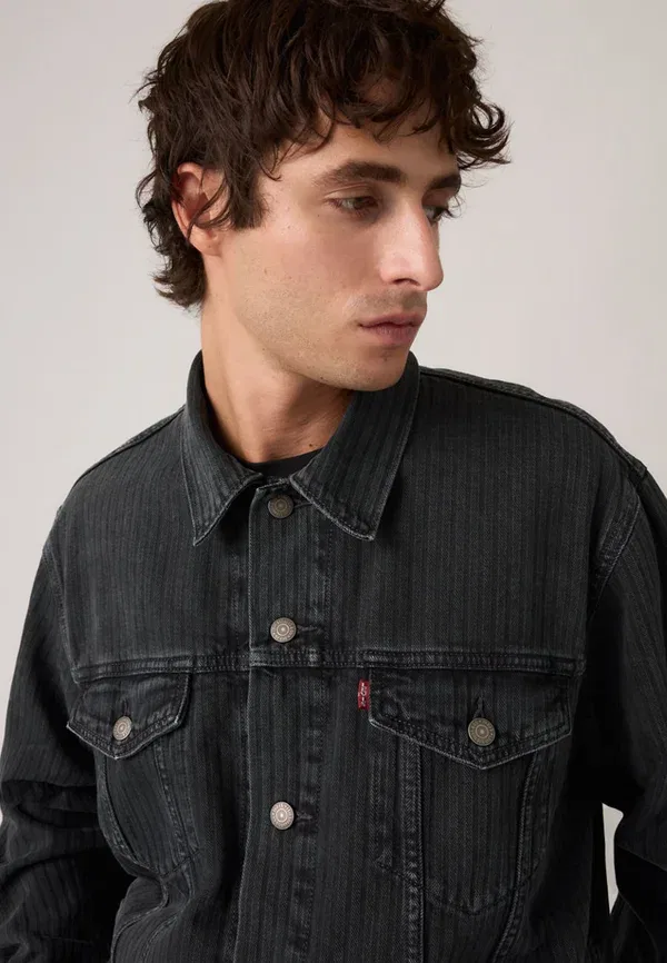Куртка джинсовая trucker Levi'S, свободный крой, цвет оникс — фото 4