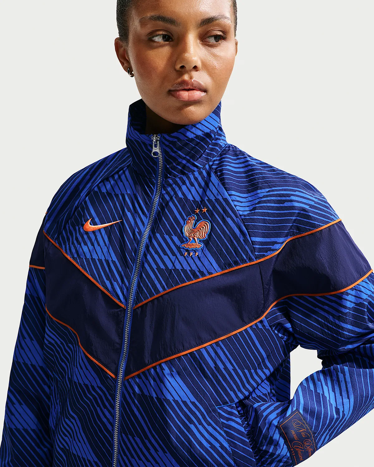 Женская ветровка Nike Soccer UV Woven Jacket FFF Windrunner, Game Royal/Blackened Blue/Monarch/Metallic Copper — фото 3