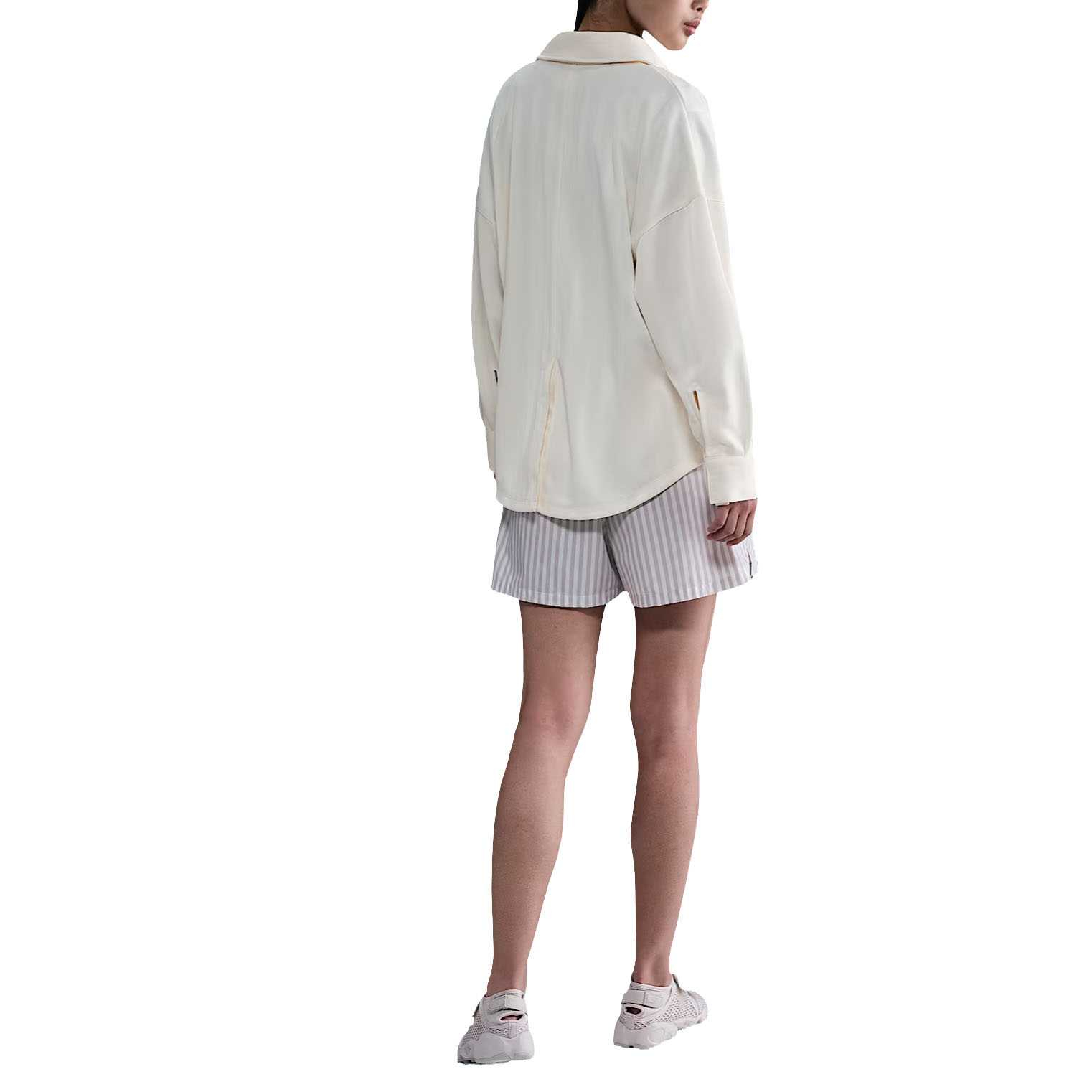 Спортивная рубашка Women's Oversized Jacquard в полоску на пуговицах Nike, светлая слоновая кость — фото 2