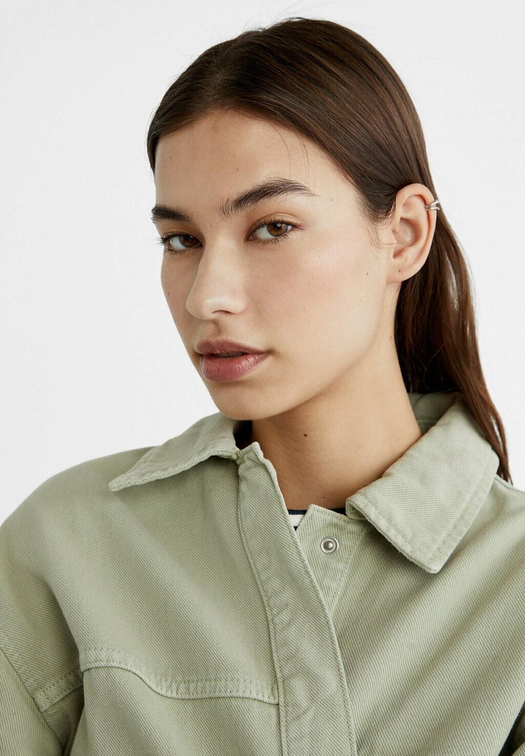 

Легкая куртка With Pockets Stradivarius, хаки
