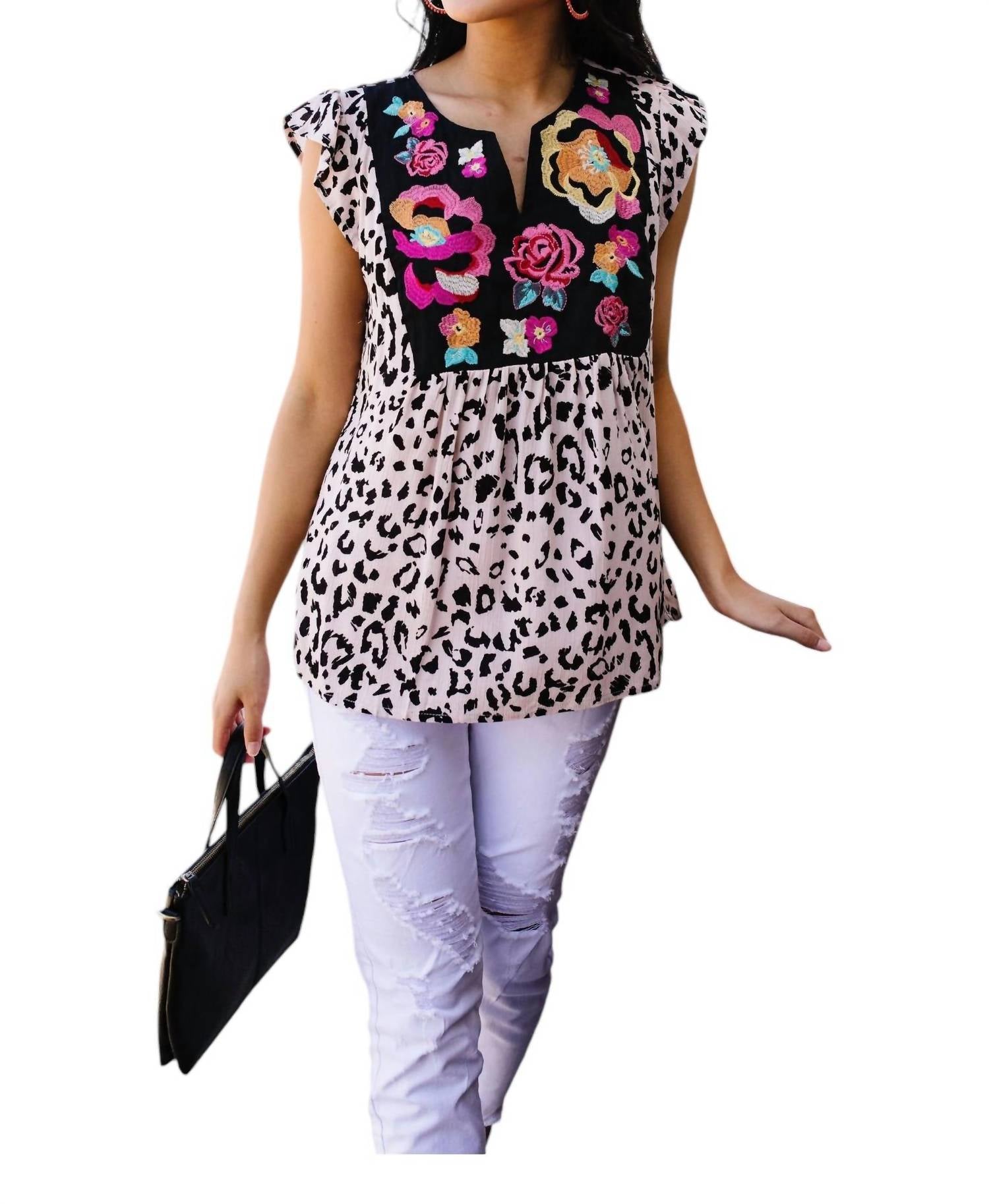 

Футболка Flower Garden Топ в розовом цвете ANDREE BY UNIT