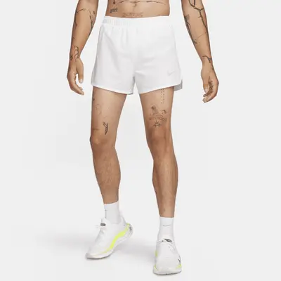 

Шорты Nike Fast, цвет Summit White/Safety Orange