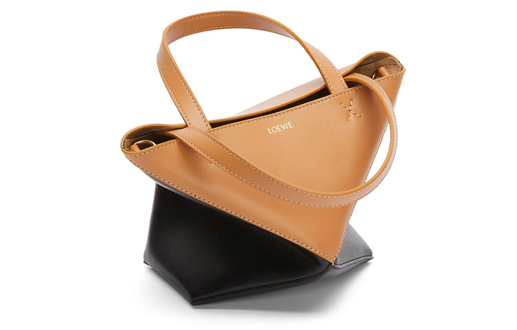 LOEWE Блестящая кожаная сумка мини женская теплый песочный желтый и черный — фото 3