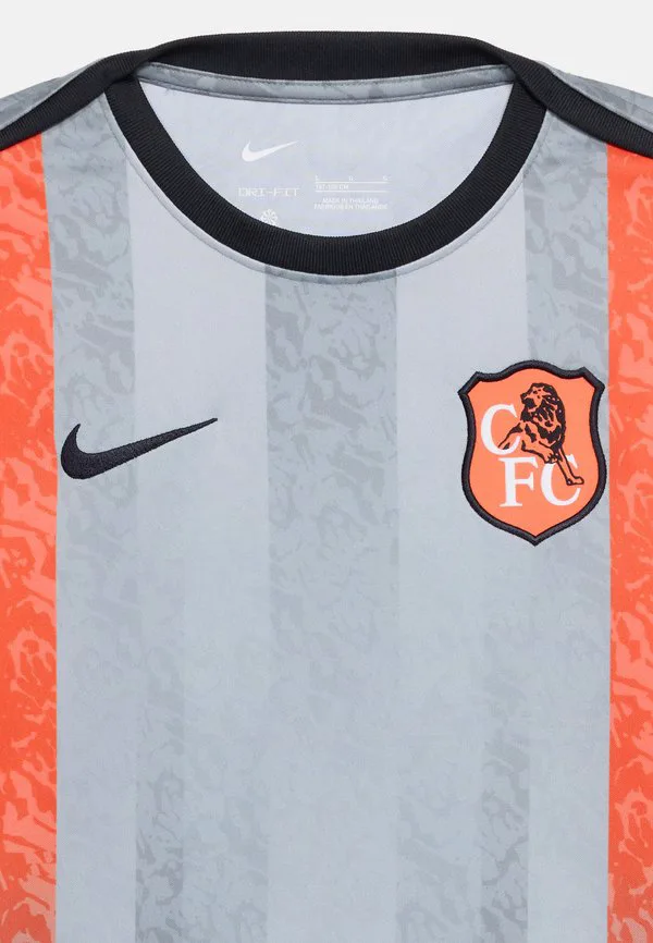 Футболка унисекс chelsea cfc Nike Performance, Wolf Grey/Turf Orange/Pitch Blue — фото 4