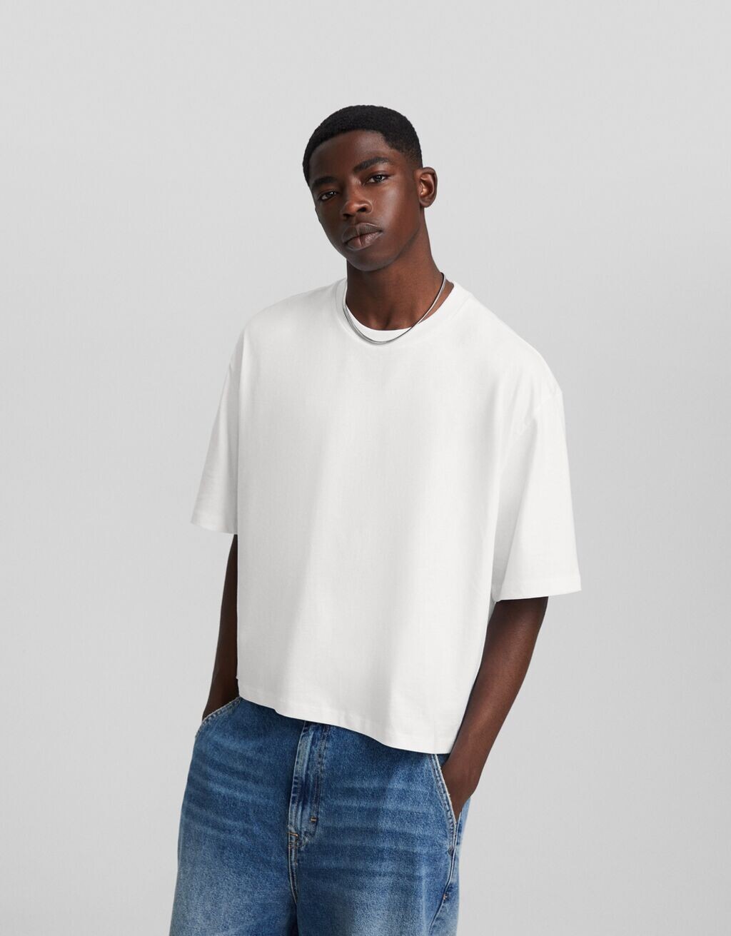 

Футболка квадратного кроя и короткими рукавами Bershka, белый