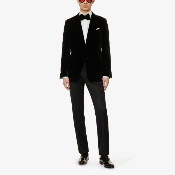 Бархатный смокинг классического кроя shelton с зубчатыми лацканами Tom Ford, черный — фото 2