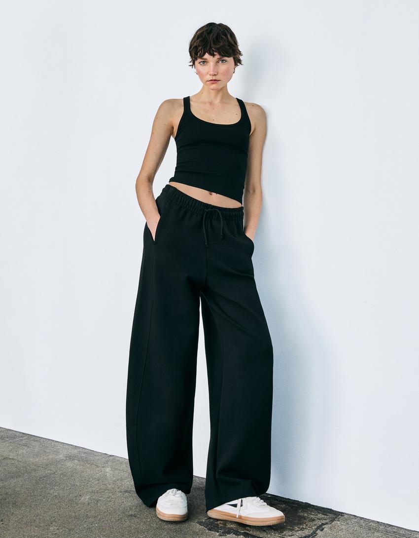 

Брюки-Бочонки из плюша Bershka, черный