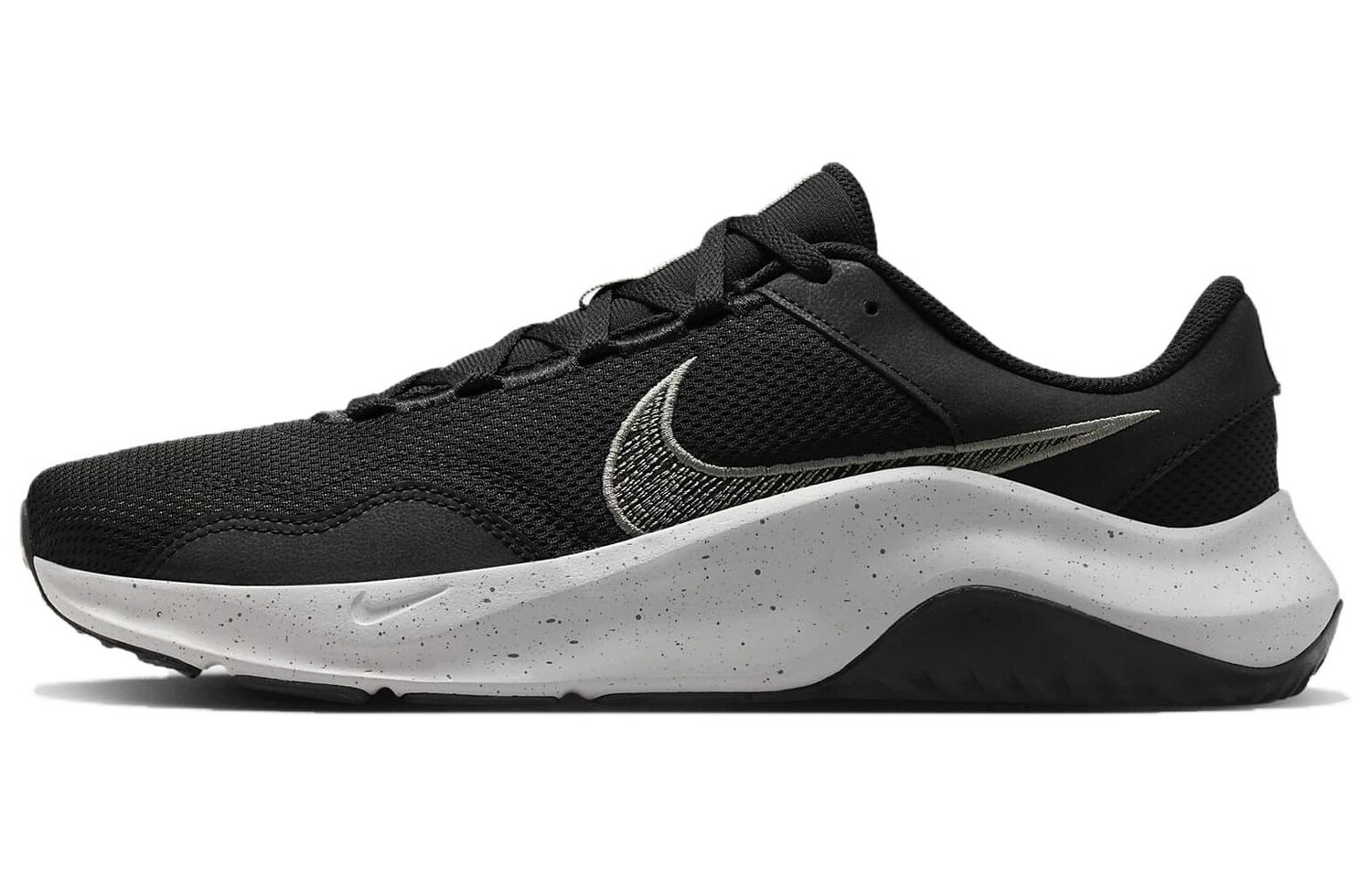 Кроссовки Nike Legend Essential 3 для мужчин, Black/White