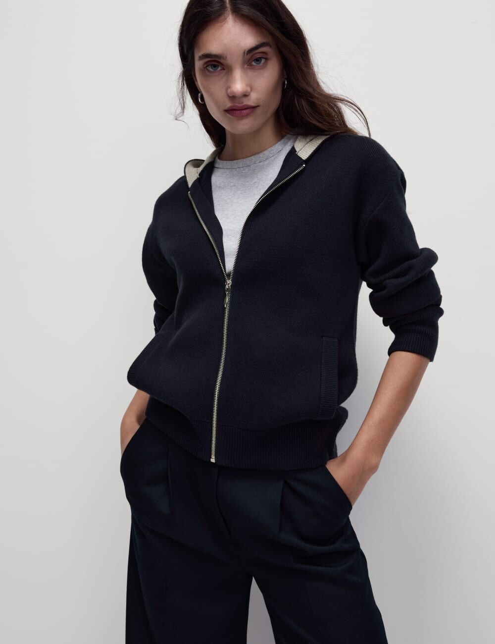 

Мягкая на ощупь двухцветная толстовка с капюшоном Slim Fit Marks & Spencer, темно-синий