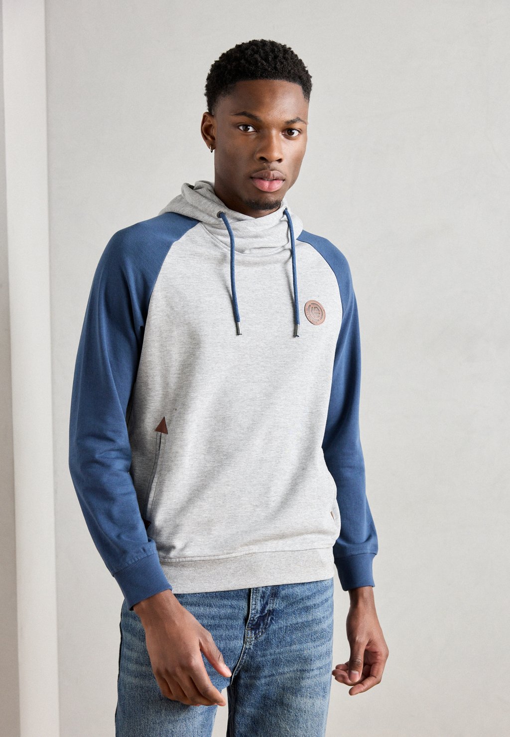 

Толстовка с капюшоном INDICODE JEANS, светло-серый