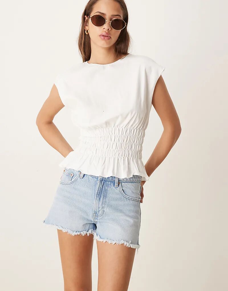 

Джинсовые шорты Gina Tricot с разрезами по низу, светло-голубого цвета