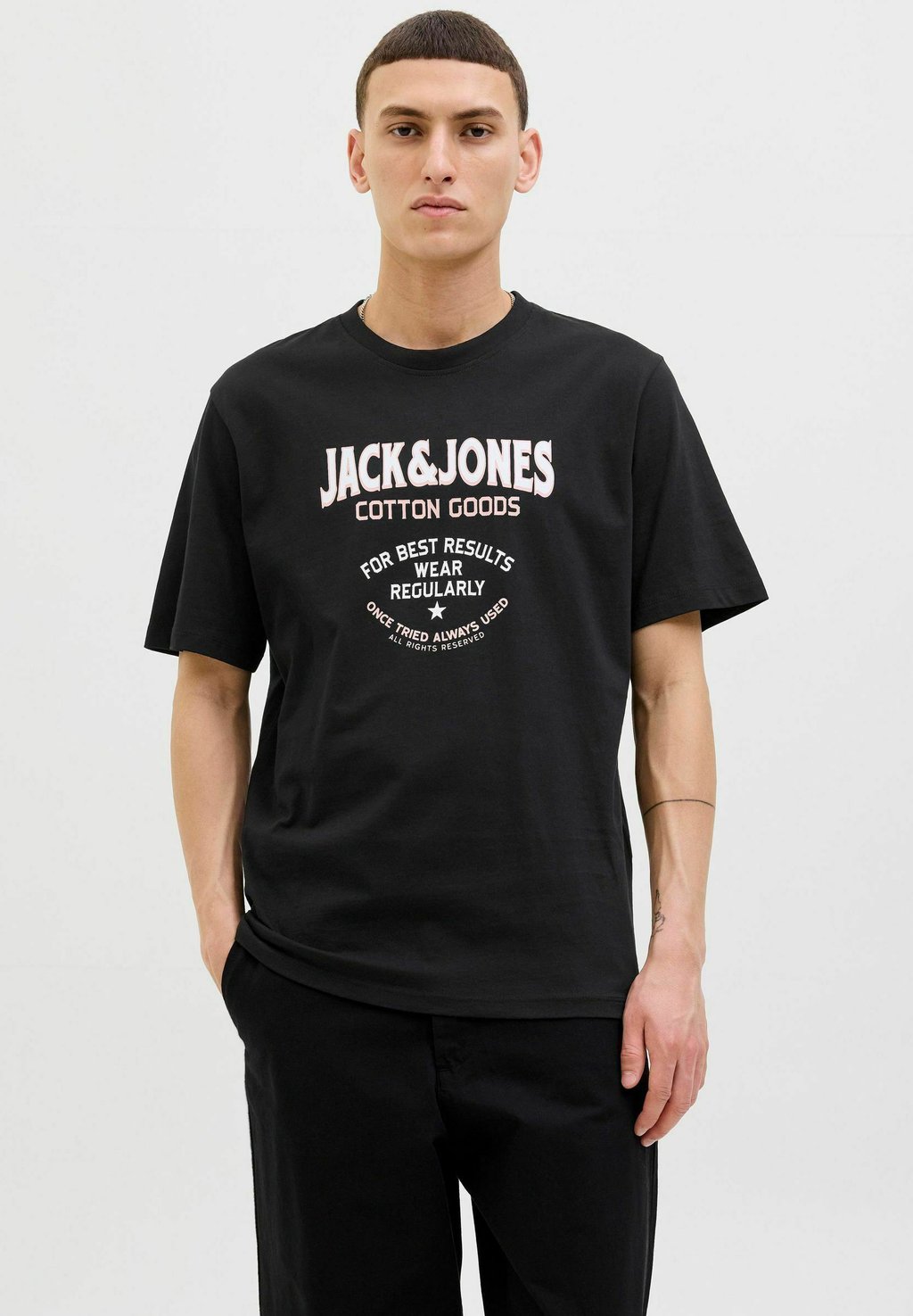 

Футболка с принтом RUNDHALSAUSSCHNITT Jack & Jones PREMIUM, черный