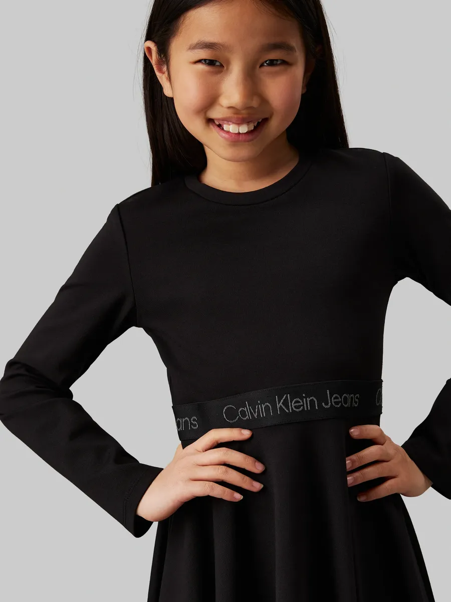 Платье миди Calvin Klein Jeans "Ls Logo Tape Punto Dress", для детей до 16 лет, с надписью-логотипом, черный — фото 3