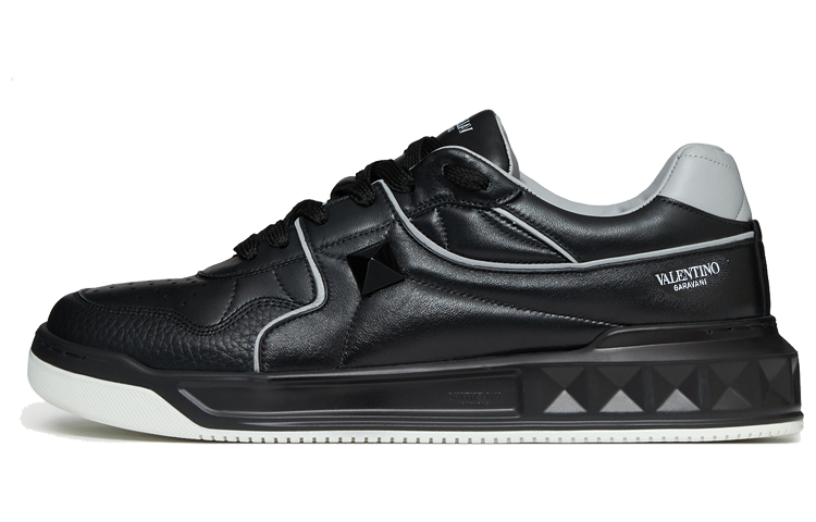 

Кроссовки Garavani One Stud Valentino, Original Shoe Box Included