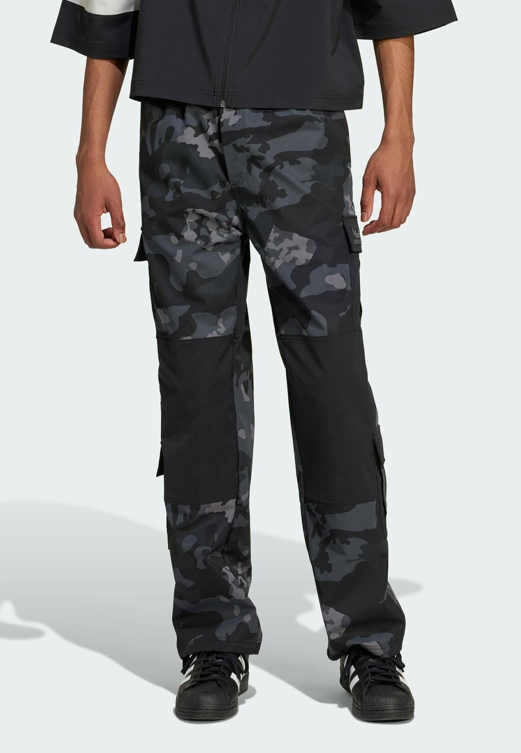 

Брюки-карго CAMOUFLAGE CARGO adidas, черный
