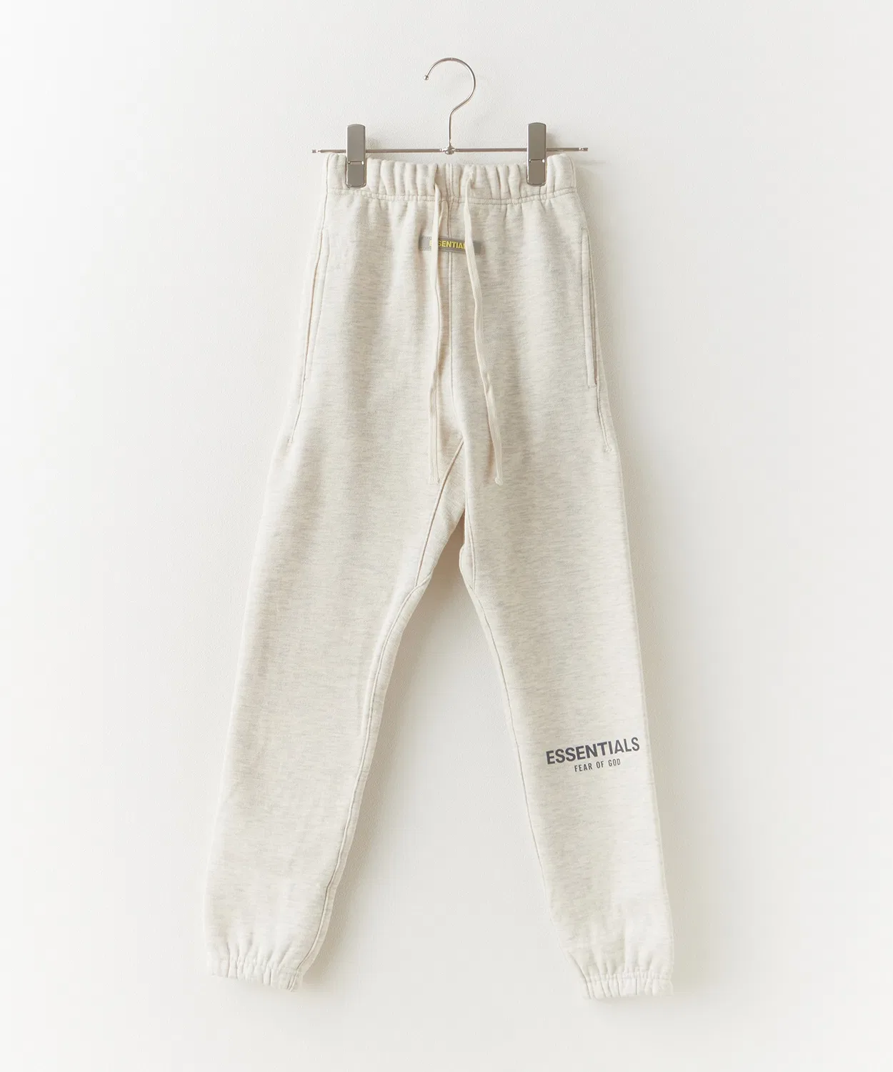 Спортивные брюки Fear of God Essentials Kids с логотипом, светло-бежевые