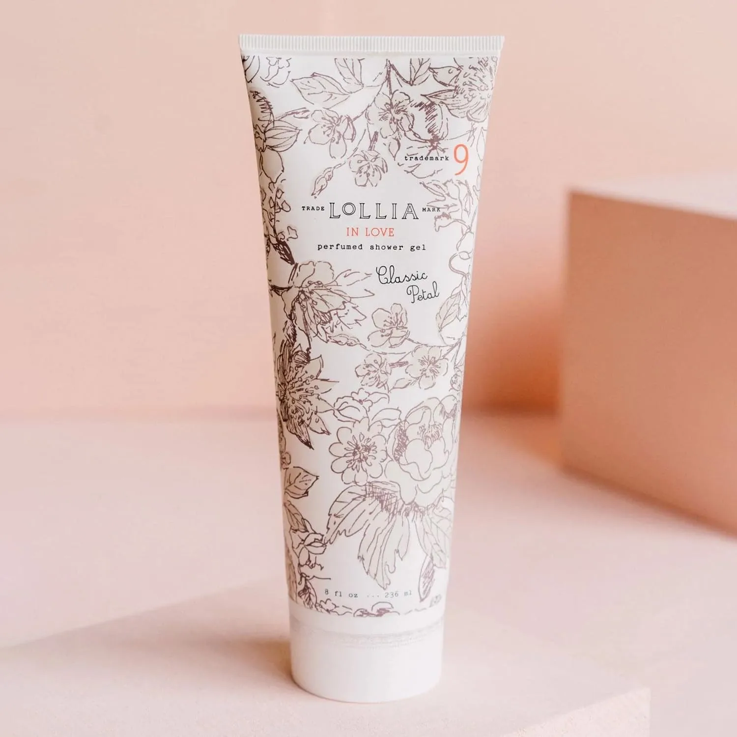 Гель для душа LOLLIA In Love, 237 мл, аромат Classic Petals с нотками яблоневого цвета, жасмина и живой розы, увлажняющее средство с маслом ши для ухода за телом, As shown Picture — фото 2
