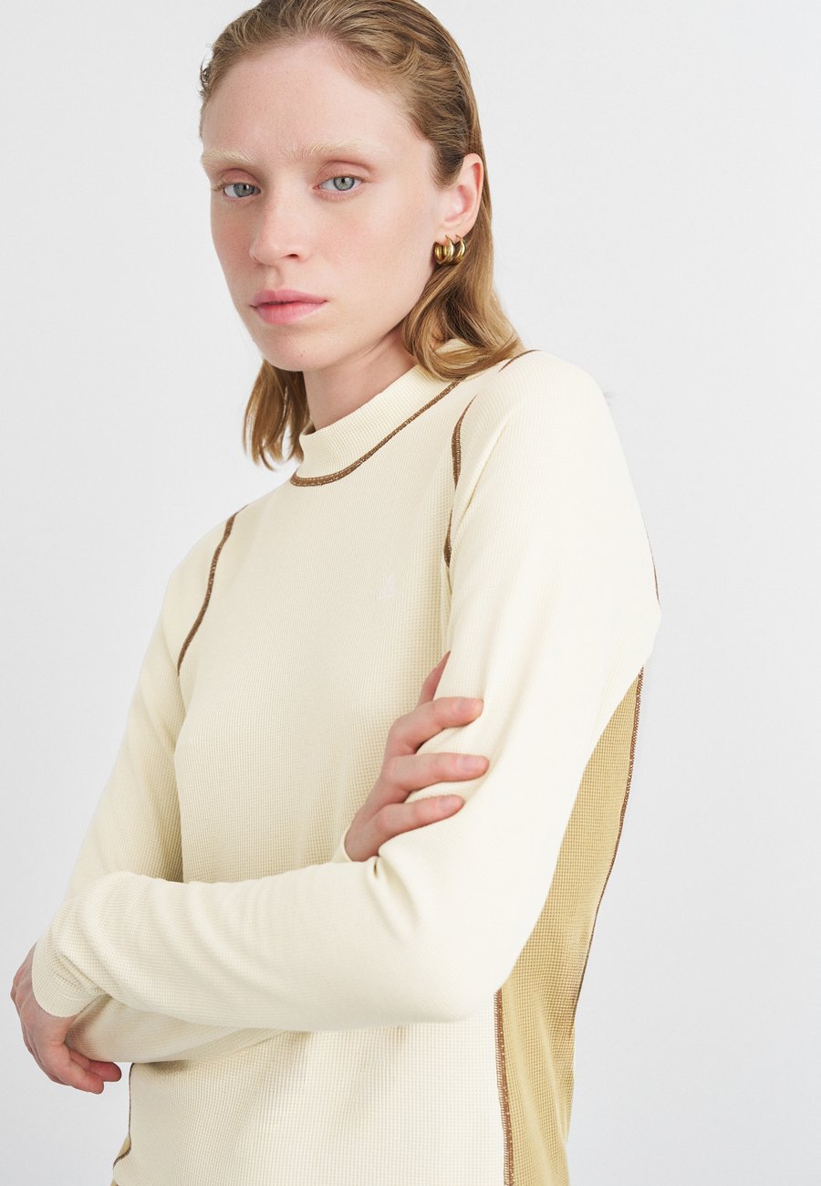 

Топ Nike ACG Long sleeved top, Khaki/Parachute Beige/Mosswood Brown/Summit White/Khaki