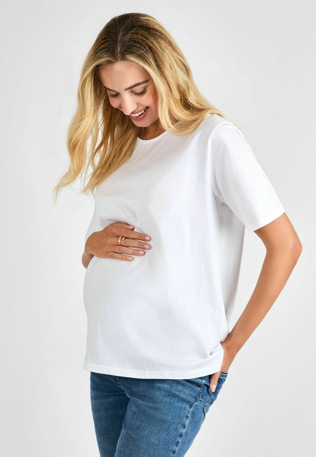 

Базовая футболка MATERNITY FIT - BOYFRIEND JoJo Maman Bébé, белый