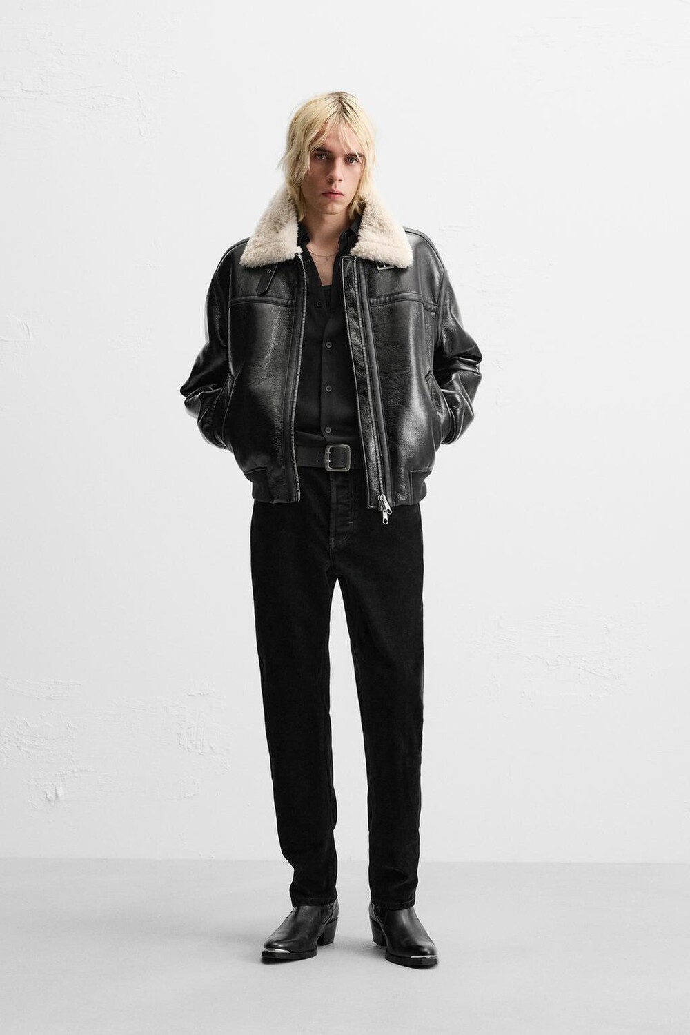 

Куртка с эффектом кожи ZARA, черный