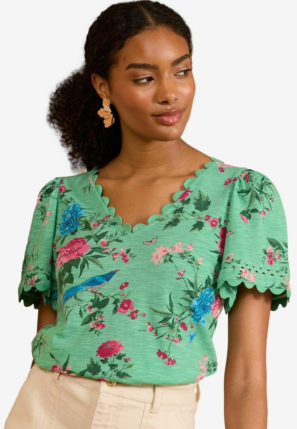 

Футболка с принтом REGULAR FIT V-NECK Love & Roses, зеленый