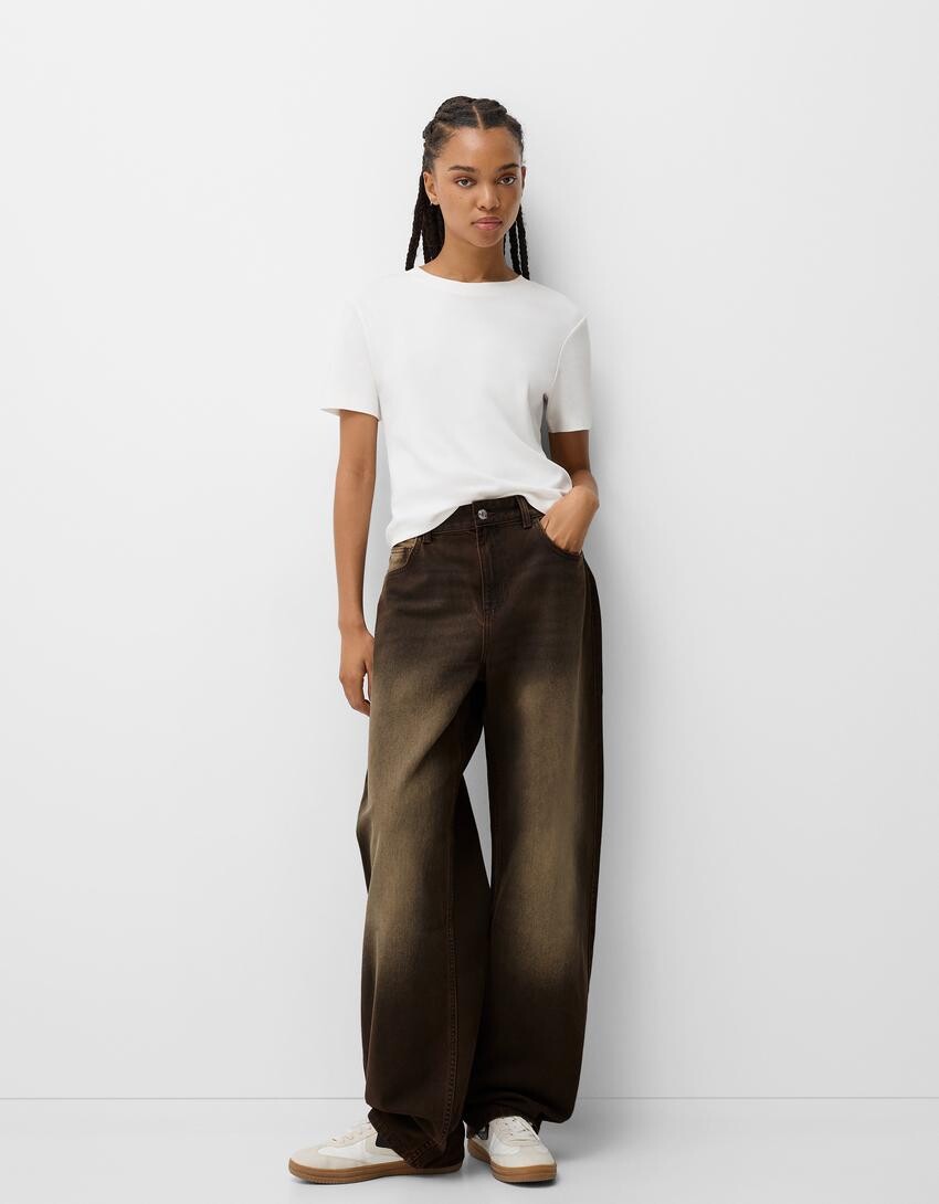 

Джинсы balloon fit Bershka, коричневый