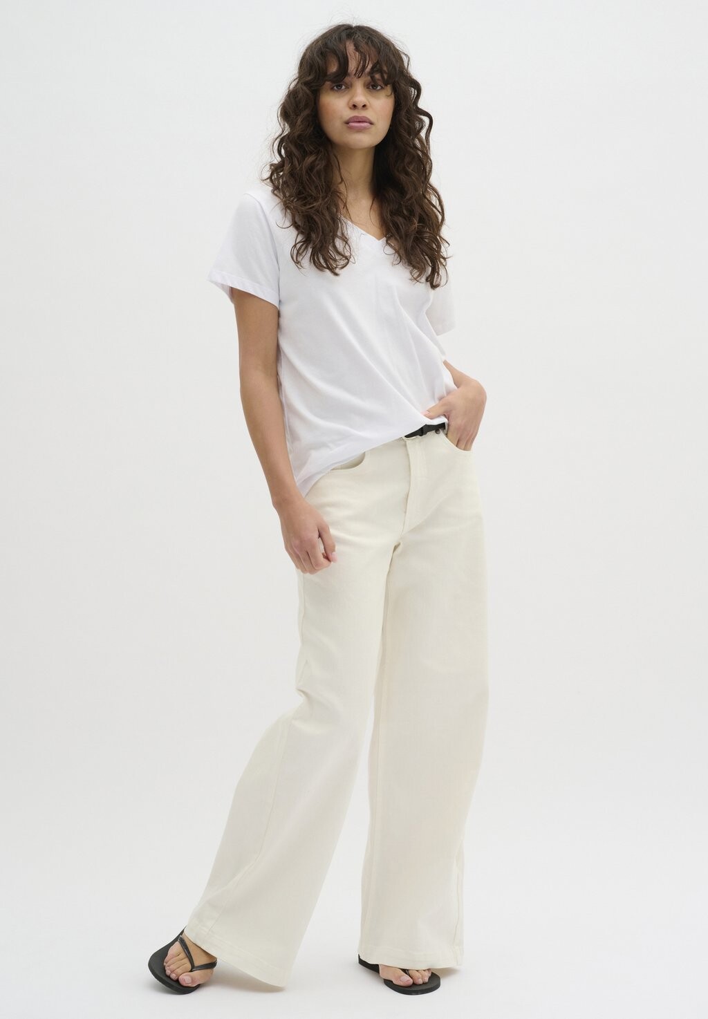

Базовая футболка V-NECK My Essential Wardrobe, кремовый