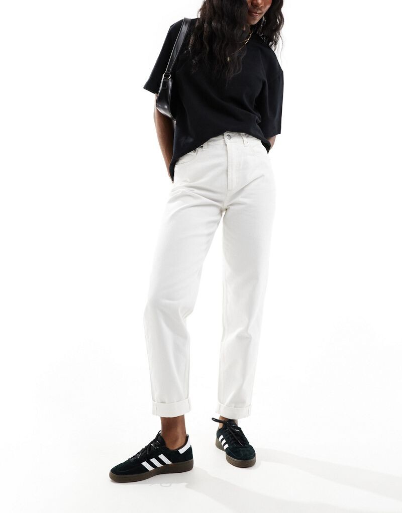 

ASOS DESIGN – белые джинсы для мам свободного кроя